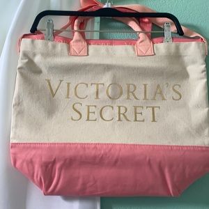 New Victoria Secret insulated bag with zipper.